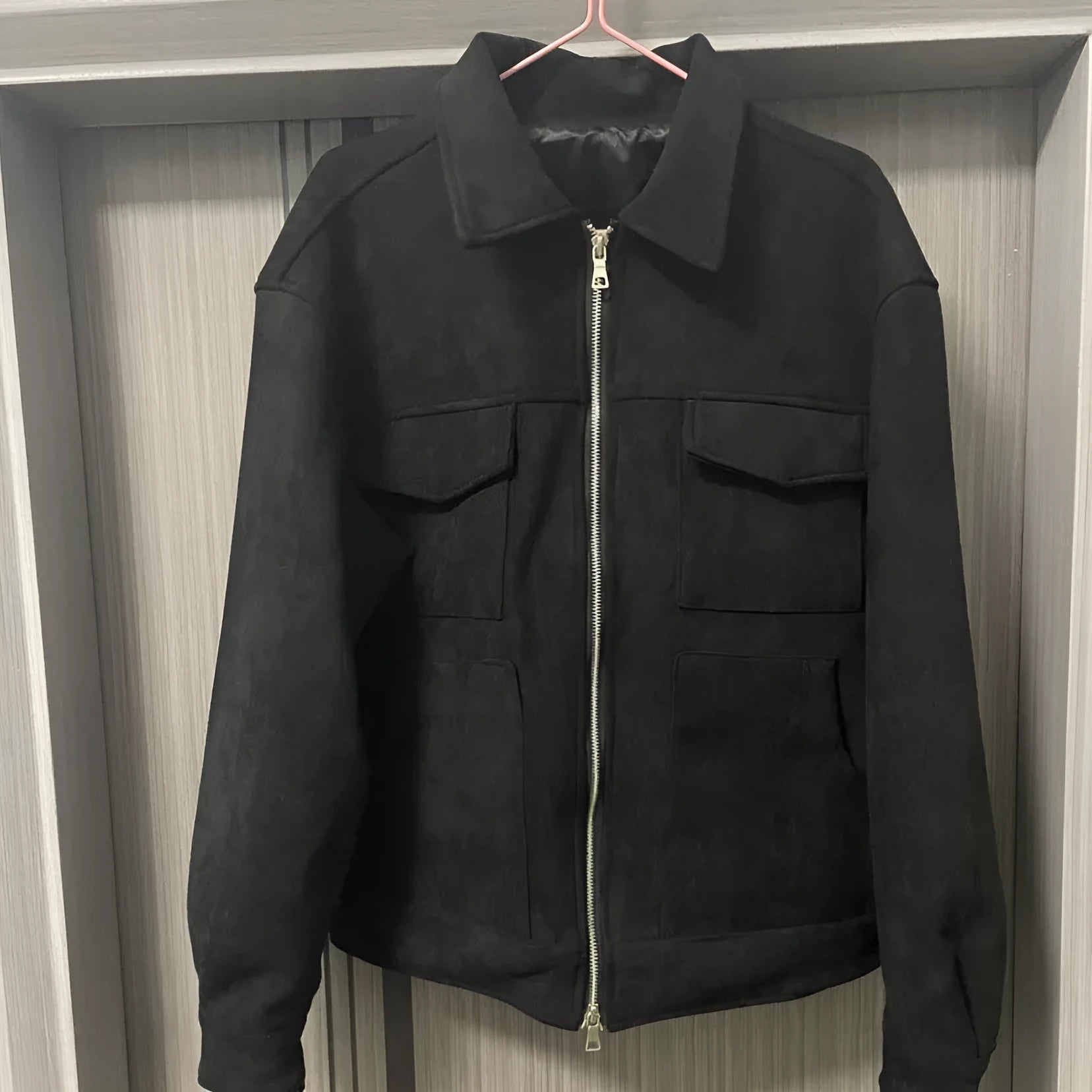Men's black thickened slim fit jacket with big pockets and a front zipper.