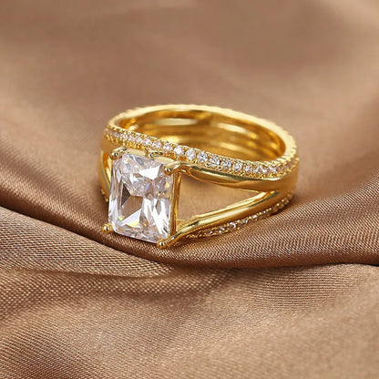 Women's gold-coloured geometric ring with square zircon stone on copper with electroplated finish
