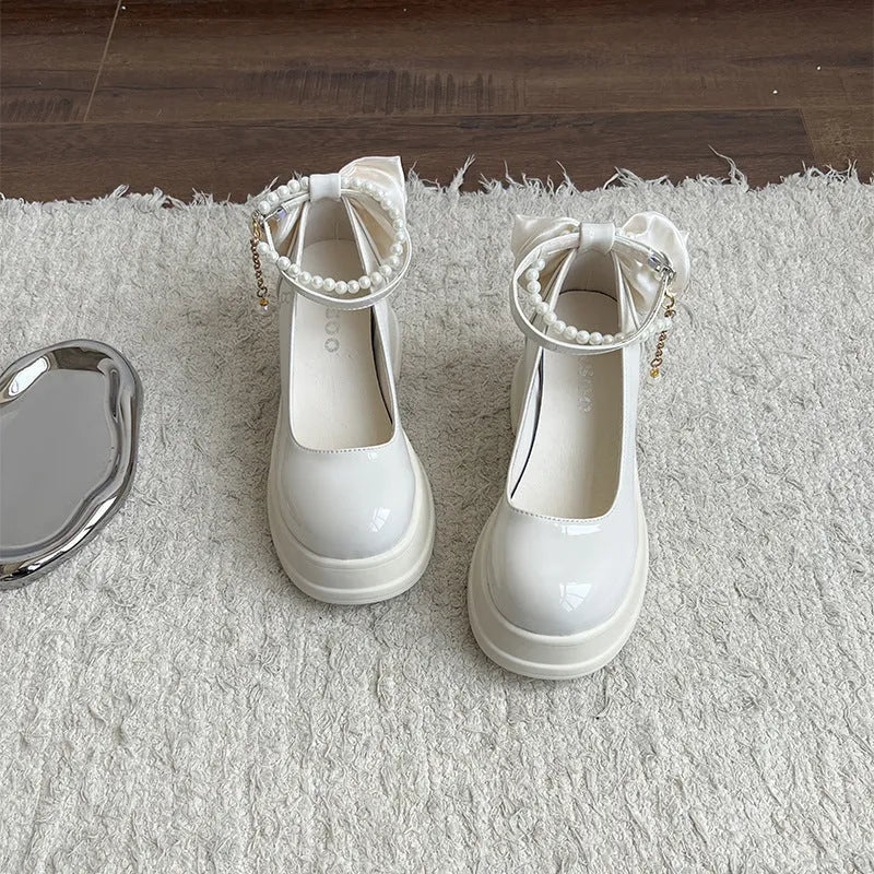 Sweet French style women's Mary Jane pumps with chunky heels and shallow-cut design in black or beige