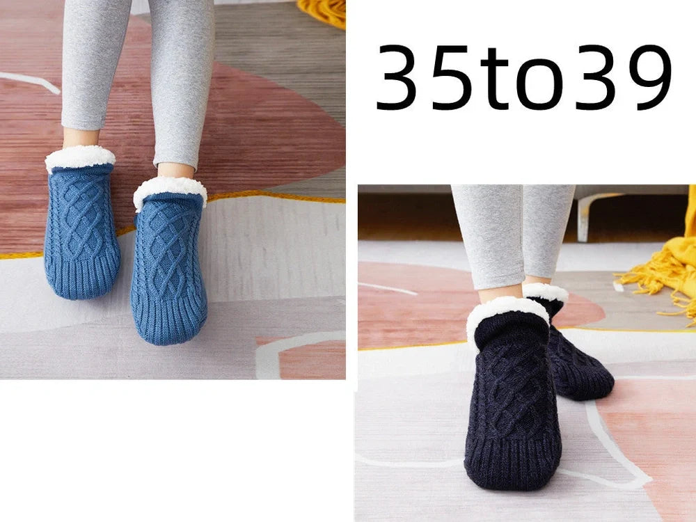 Pair of thickened non-slip indoor socks in navy V-fringe, 60% acrylic with sherpa lining for warm grip on floors, sizes 35-45