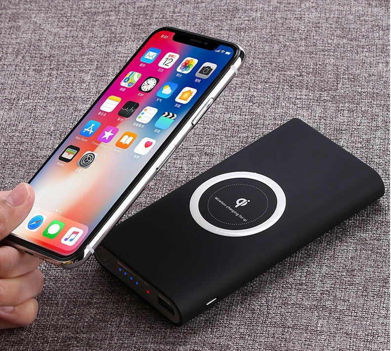 Universal mobile power bank with wireless charging and 10000mAh capacity