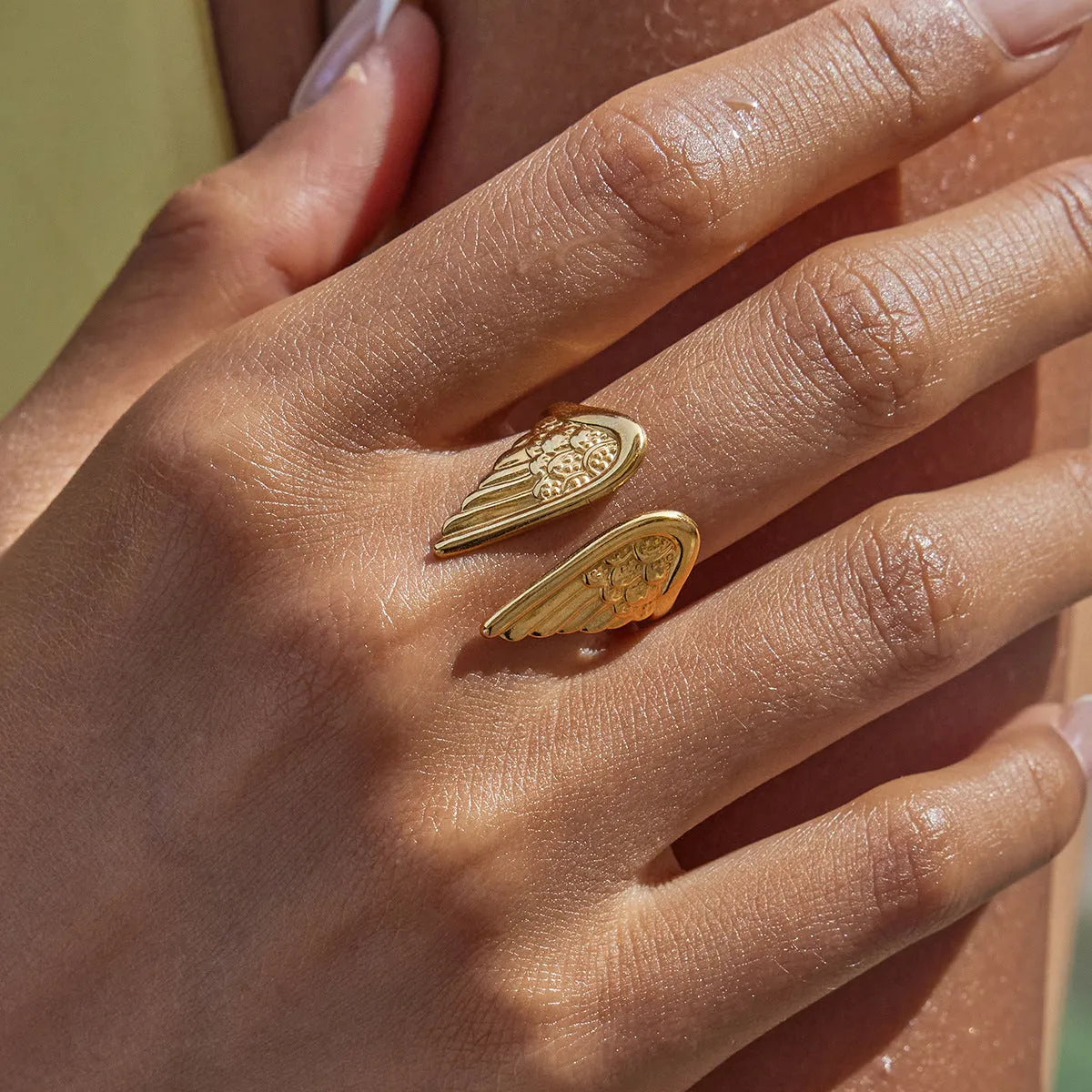 Stainless steel adjustable wings ring with a non-fading electroplated finish.