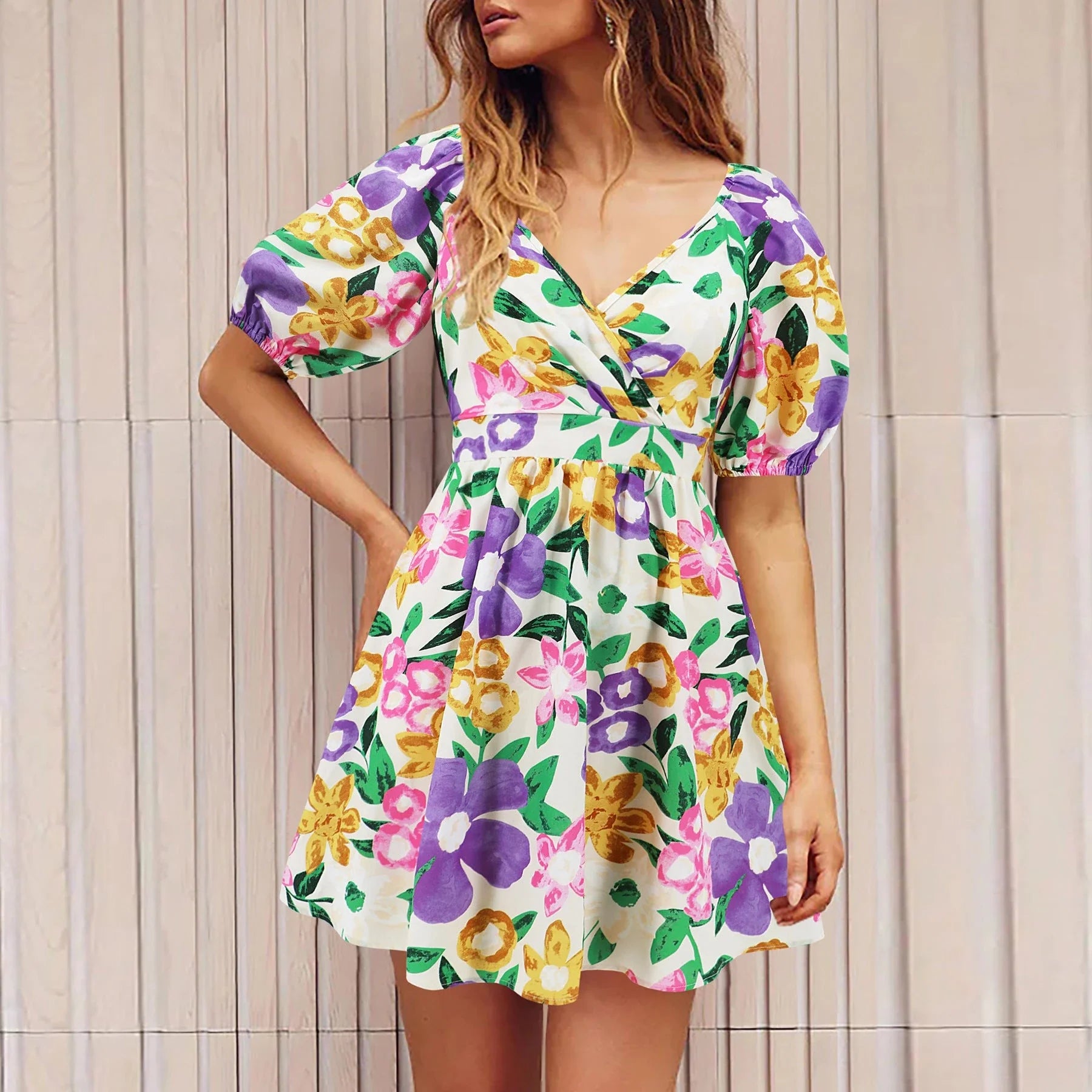 Stylish floral mini dress with V-neck and lantern sleeves, perfect for summer vacations and beach outings