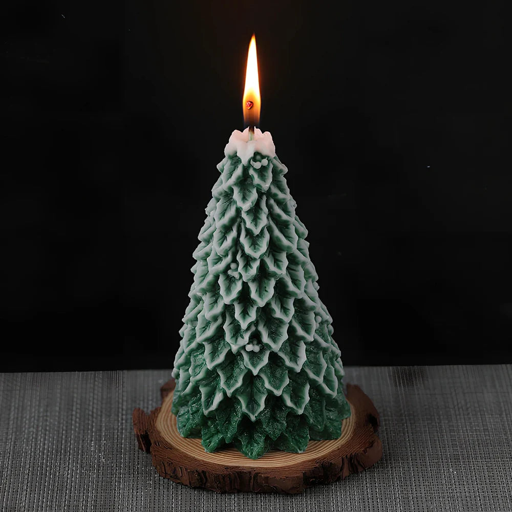 Christmas tree-shaped candle in silicone mold with soy wax and cotton wick measuring 4.5x4.5x10cm