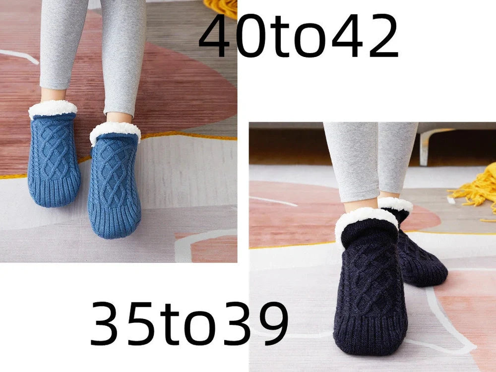 Pair of thickened non-slip indoor socks in navy V-fringe, 60% acrylic with sherpa lining for warm grip on floors, sizes 35-45