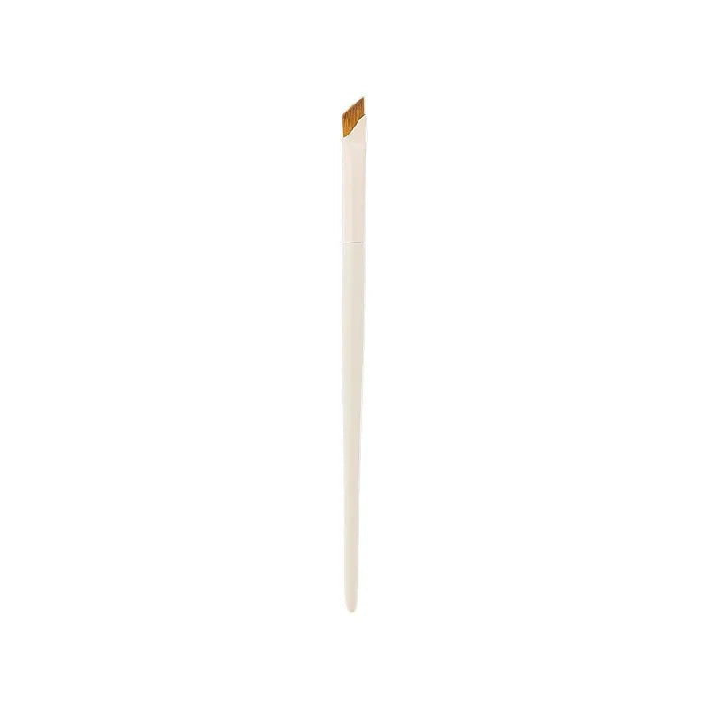 Bevel Fine ultra-thin 0.6mm flat blade eyeliner brush in cloud porcelain colour