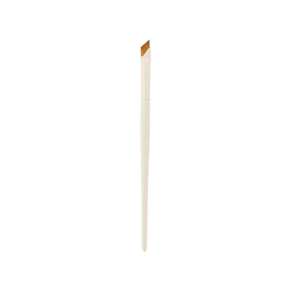 Bevel Fine ultra-thin 0.6mm flat blade eyeliner brush in cloud porcelain colour