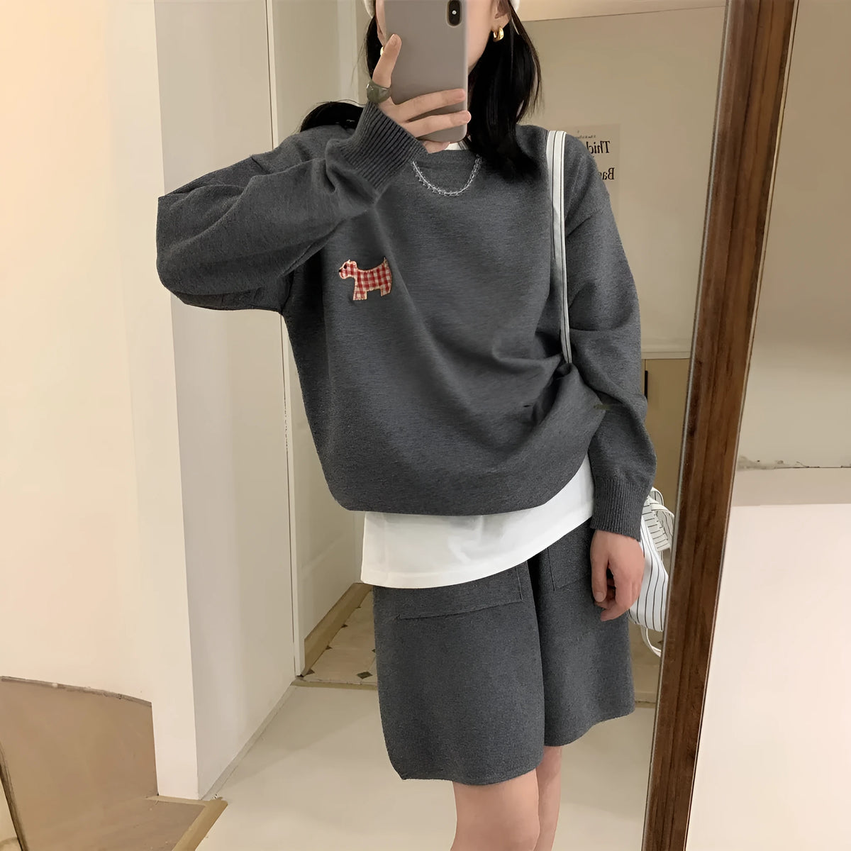 Women's casual knitted sweater and shorts set with animal embroidery in imitation cashmere fabric