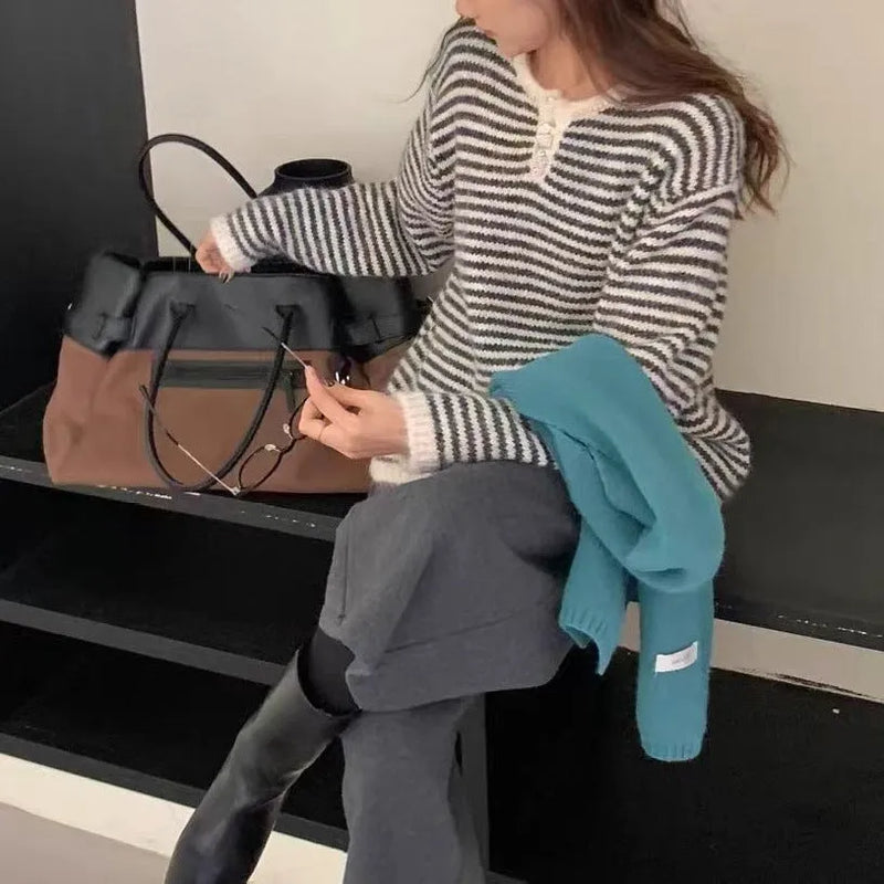 Striped pullover cashmere sweater for women in retro loose fit with colour block design and free size, ideal for casual styling in red or blue colour options with long sleeves and standard 50cm length