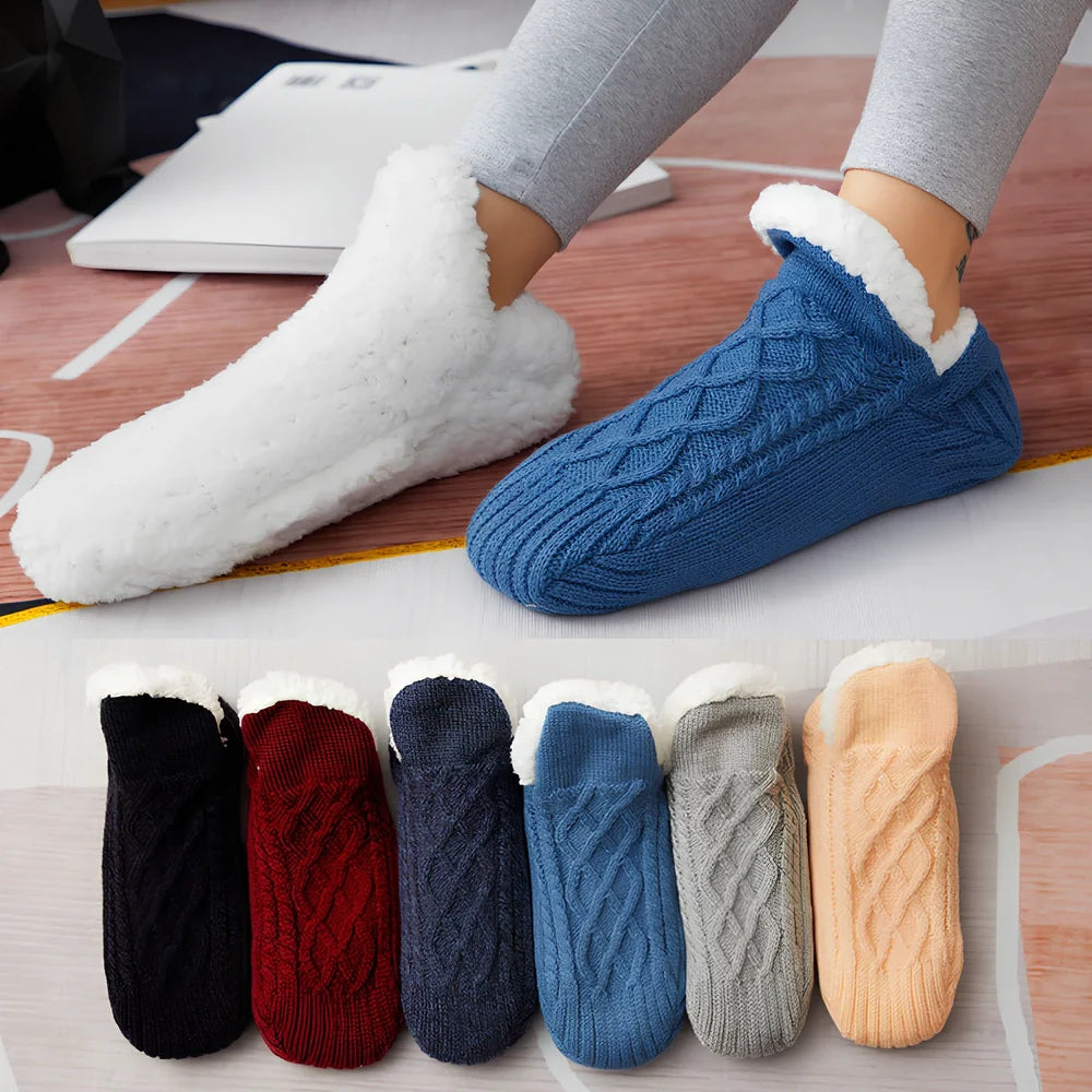Pair of thickened non-slip indoor socks in navy V-fringe, 60% acrylic with sherpa lining for warm grip on floors, sizes 35-45