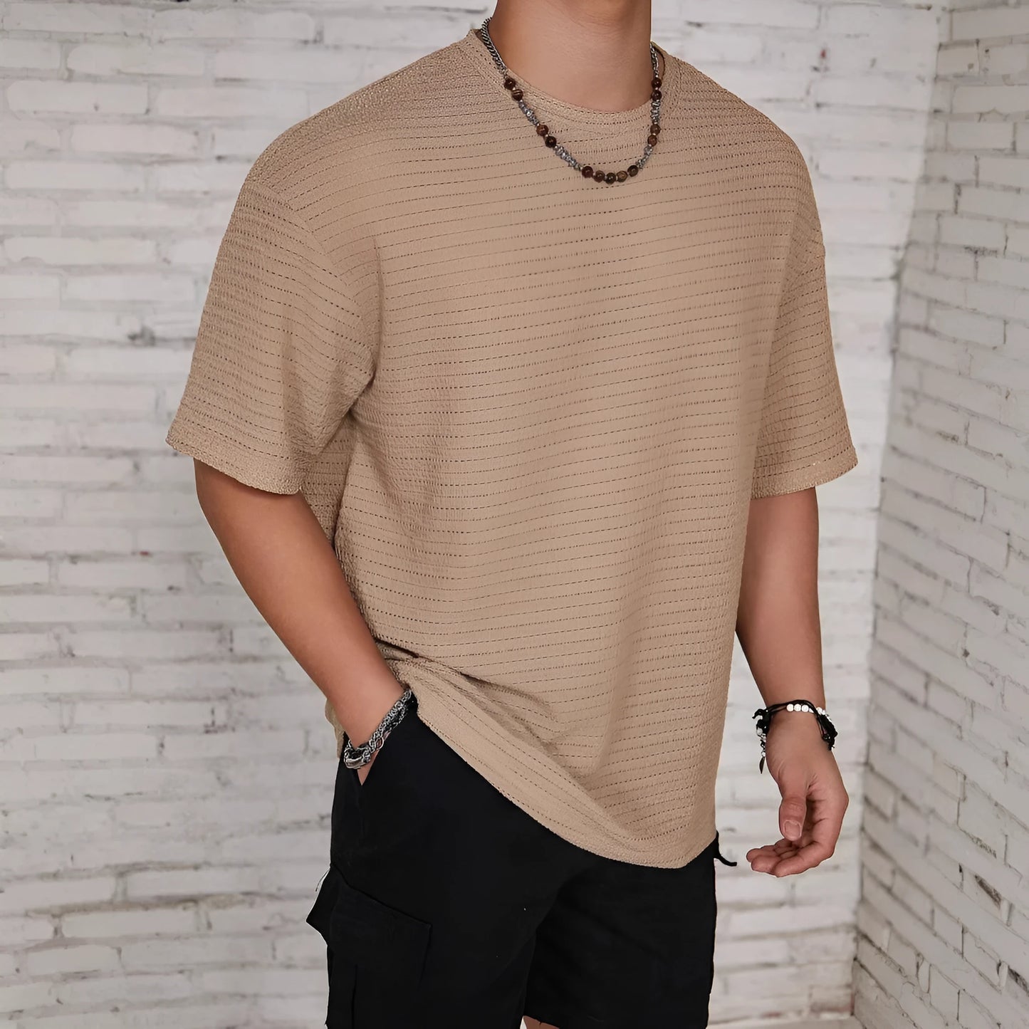 Men's loose fit hollow out t-shirt in solid colour with round neck and short sleeves