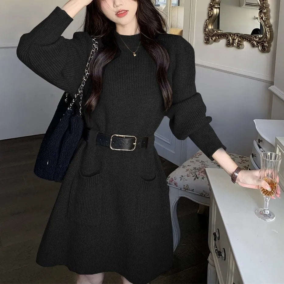 Women's long sleeve loose knitted dress in beige with high waist and included black belt