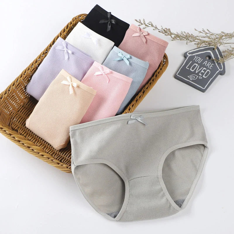 Breathable women's mid-rise non-marking shorts in various colours