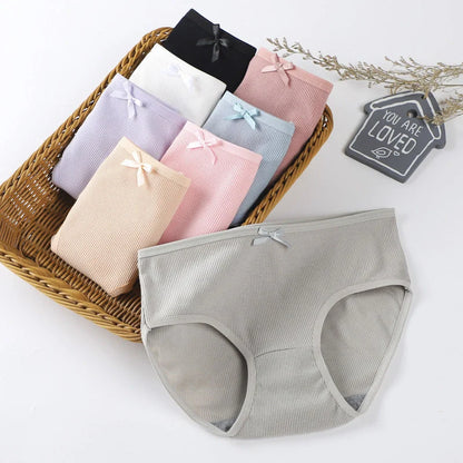 Breathable women's mid-rise non-marking shorts in various colours