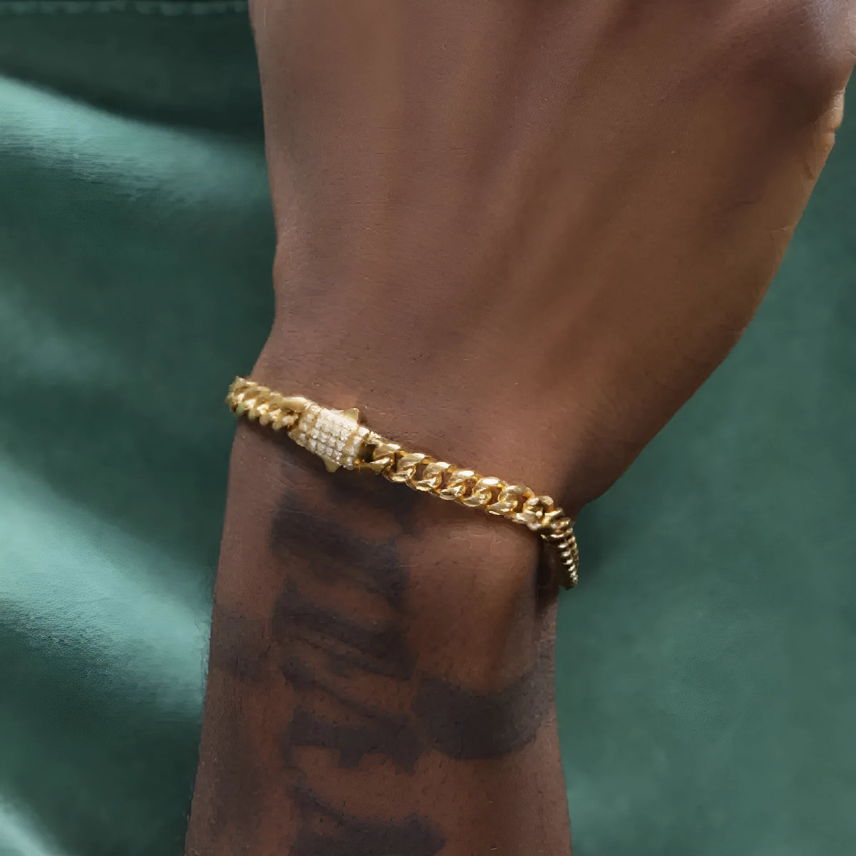 Gold titanium steel Cuban curb bracelet, unisex hip hop style, 6mm or 8mm width, 18cm to 22cm length