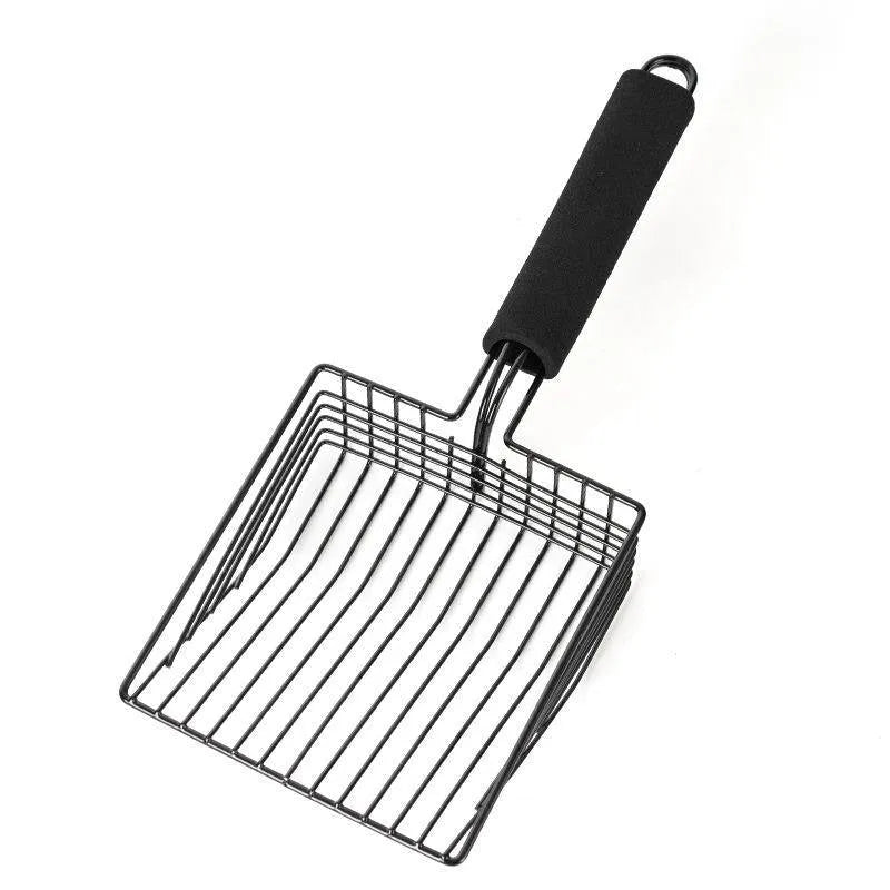 Black metal cat litter scoop with a 0.8cm gap between its tines on a white background.