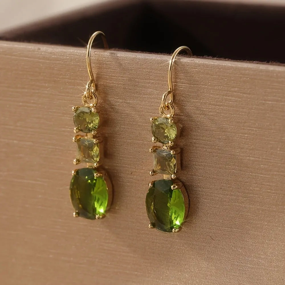 A pair of green geometric quadrilateral-shaped copper earrings with a retro bohemian style.
