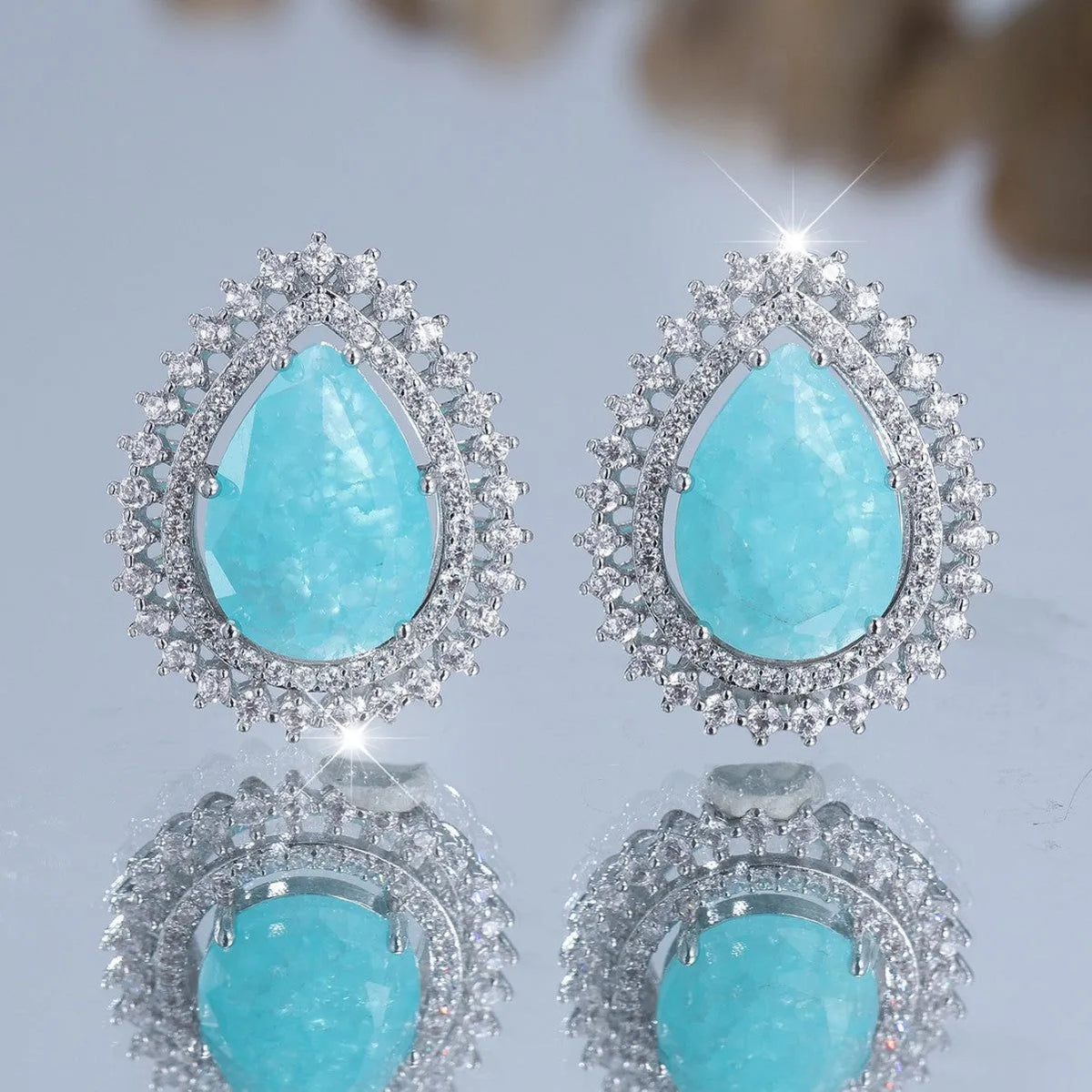 A pair of women's heart-shaped earrings with a platinum ice flower diamond colour finish.