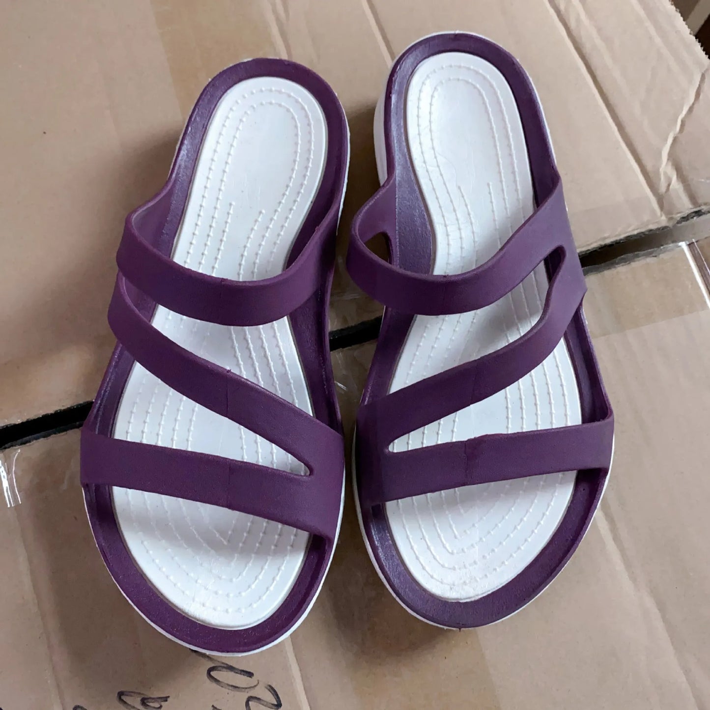 Women's solid colour breathable sandals in red, available in sizes 36 to 41.