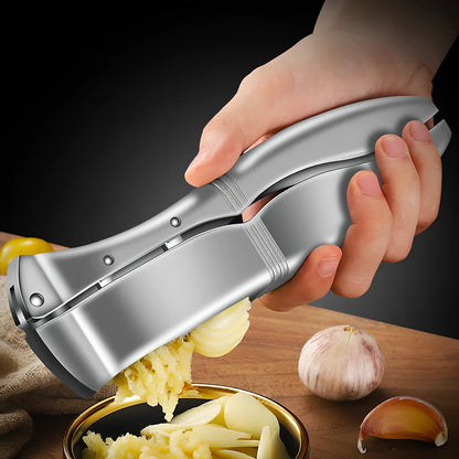 Silver aluminium garlic press with 20cm handle and integrated cleaning tool for unpeeled garlic crushing