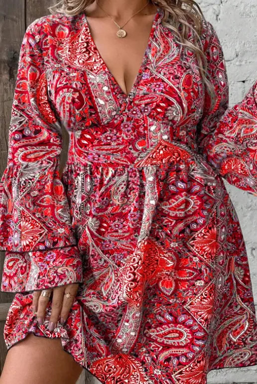 Plus size women's dress with bell sleeves and V-neck in bohemian style