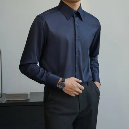 Man wearing a black Korean-style loose long sleeve shirt, a Japanese retro cardigan.