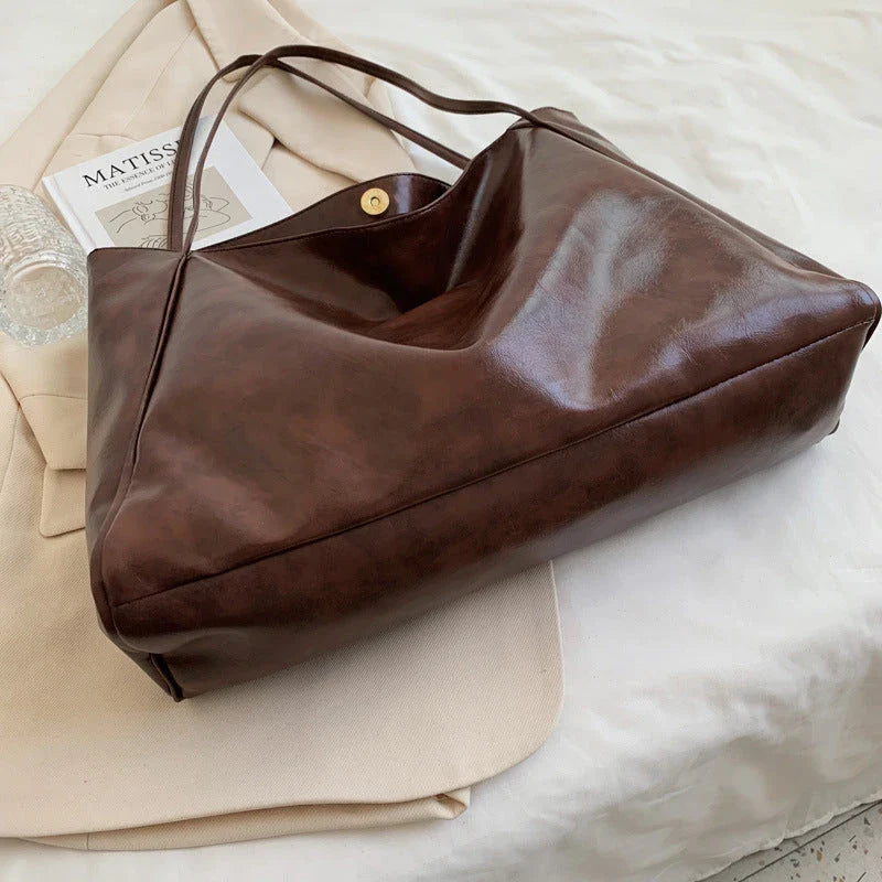 Premium faux leather shoulder bag in a variety of chic colors for autumn and winter fashion