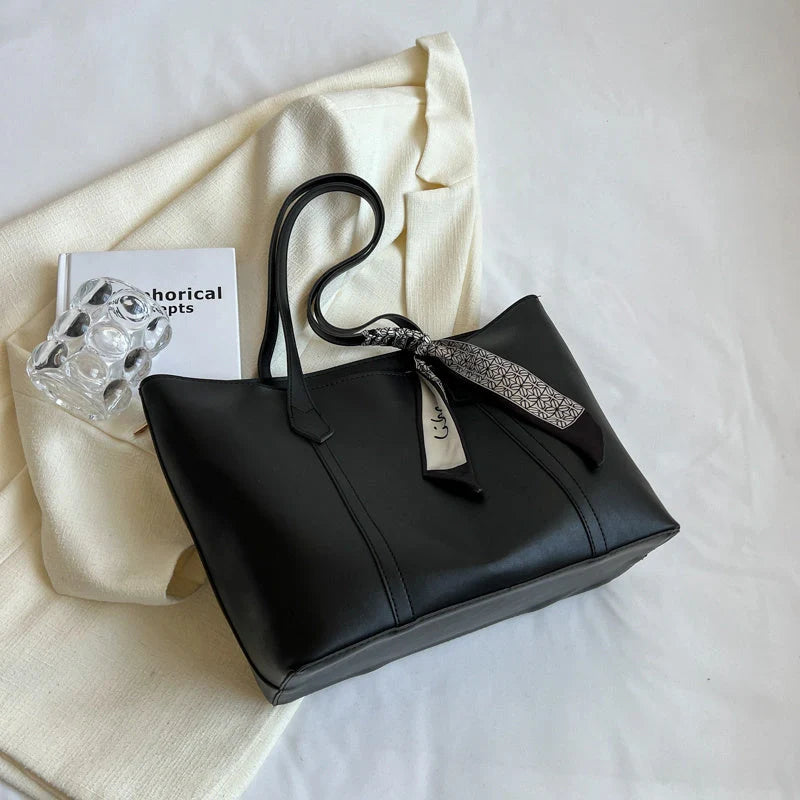 Stylish large capacity tote bag in various colours for casual wear