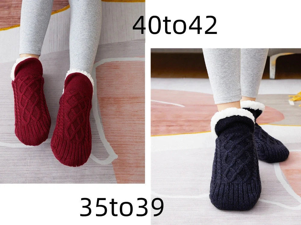 Pair of thickened non-slip indoor socks in navy V-fringe, 60% acrylic with sherpa lining for warm grip on floors, sizes 35-45