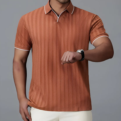 Man wearing a loose fit short-sleeved polo shirt in thin ice silk nylon fabric