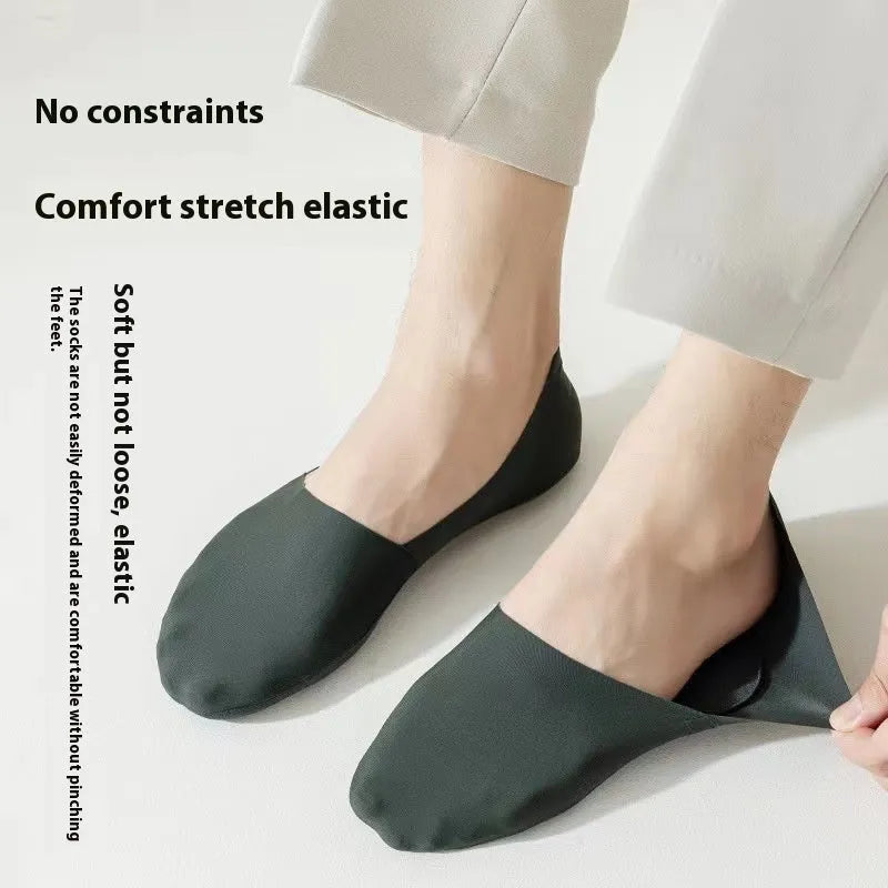 Men's solid colour cotton invisible boat socks laid flat, showing non-slip heel and low-cut design.