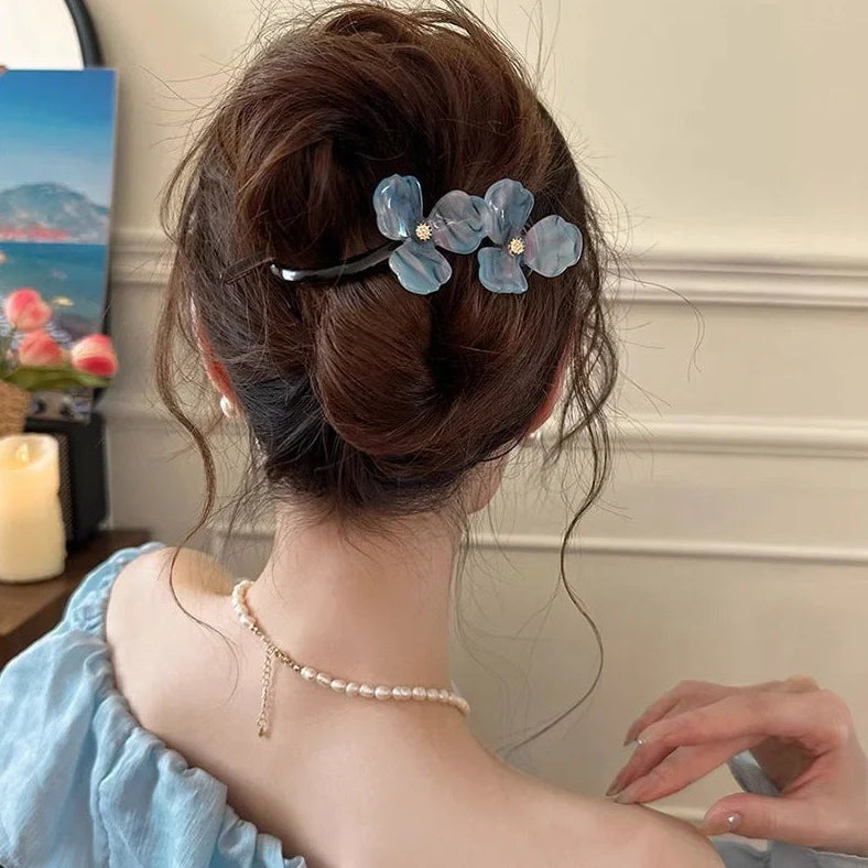 Retro flower bobby pin with acrylic petals in blue, light blue, beige, and pink colour options