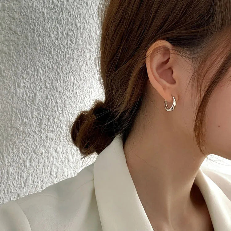 Women's minimalist geometric water drop earrings in gold and silver, shown in large, medium, and small sizes.