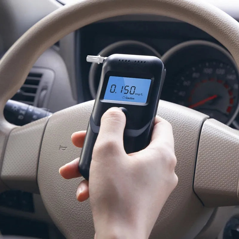 Household Alcohol Tester for Convenient Drinking Breath Checks, Drunk Driving Height Detector with Digital Display, Portable Black Breathalyser Device for Personal Use and Driving Safety Precautions