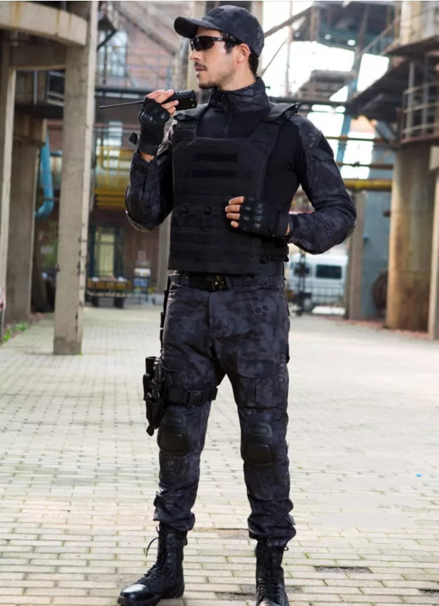 Men's Tactical Vest in oxford material with MOLLE design for gear attachment