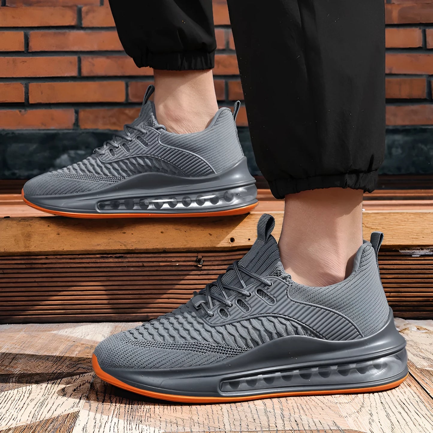 Men's solid colour mesh running shoes with rubber sole and lace-up front