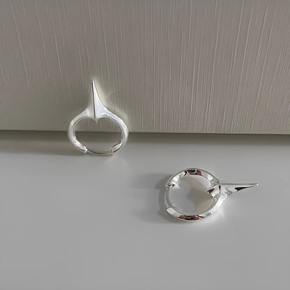 A pair of platinum-coloured star-shaped geometric ear clips for women with a copper white gold plated finish.