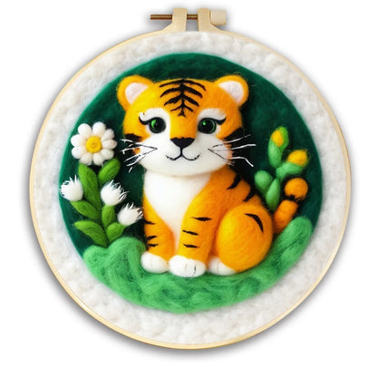 Round three-dimensional embroidery kit with linen fabric, wool felt pieces, and embroidery frame for 20x20 cm blanket painting