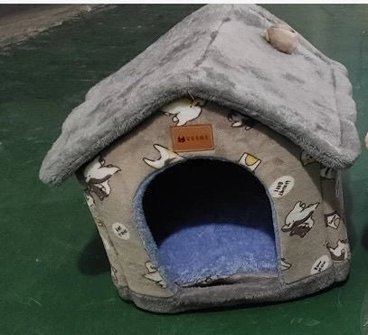 Cozy and Foldable Pet Bed for Dogs and Cats: Premium Synthetic Fur, Self-Warming, and Non-Slip Design