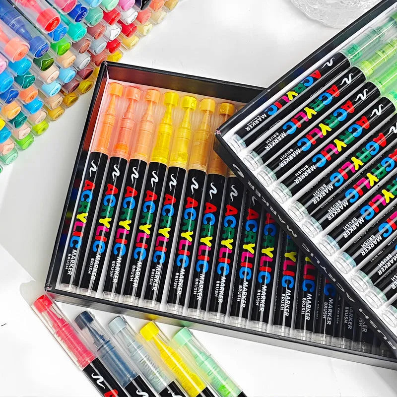 Set of straight acrylic marker pens with soft heads in multiple colours for painting and graffiti