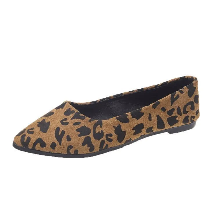 Women's leopard print flat pumps with pointed toe and low flat heel on cotton cloth upper