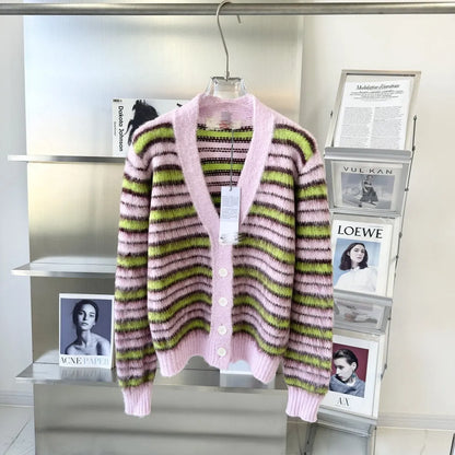 Pink wool knitted cardigan sweater with round neck and contrast colour socialite style details