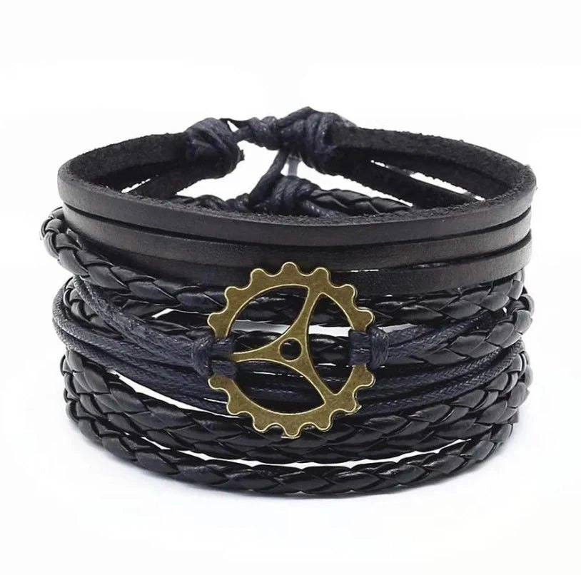 Men's vintage braided leather bracelet, a stylish and durable accessory for any occasion.