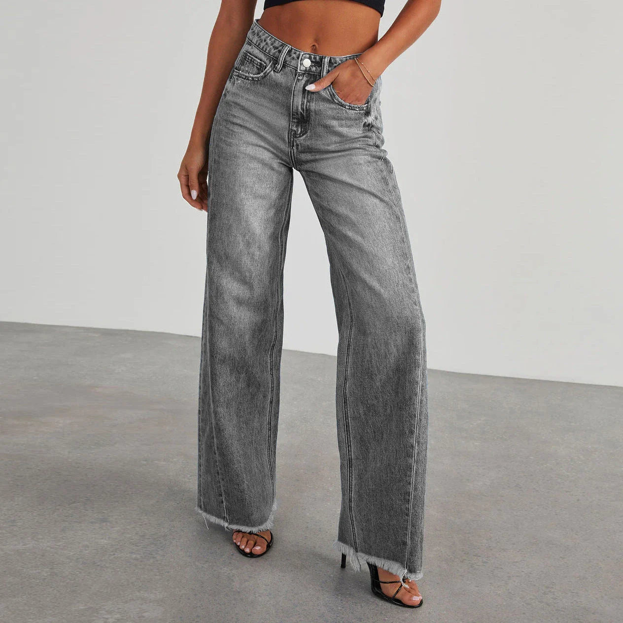 Premium high-rise denim jeans with pockets for women, available in classic colors with a comfortable, figure-flattering fit