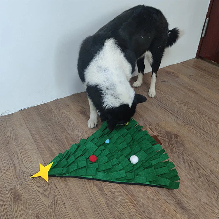 Green dog snuffle mat for olfactory training and slow feeding, 45cm x 45cm