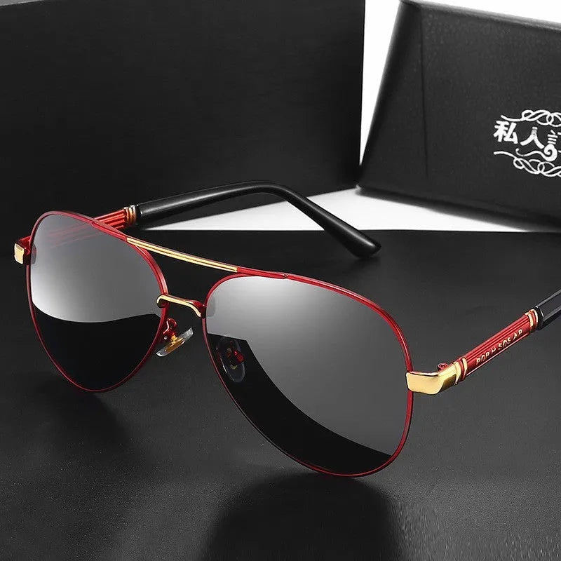 Men's polarised sunglasses with metal frame and adjustable nose pads in gold and black colour