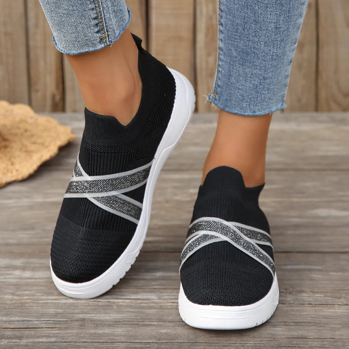 Black women's casual mesh shoes with flyknit upper and rubber sole