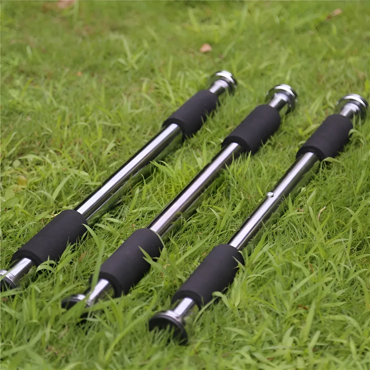 Adjustable steel pull-up bar extended to show 62-100cm length range for doorway or wall mounting