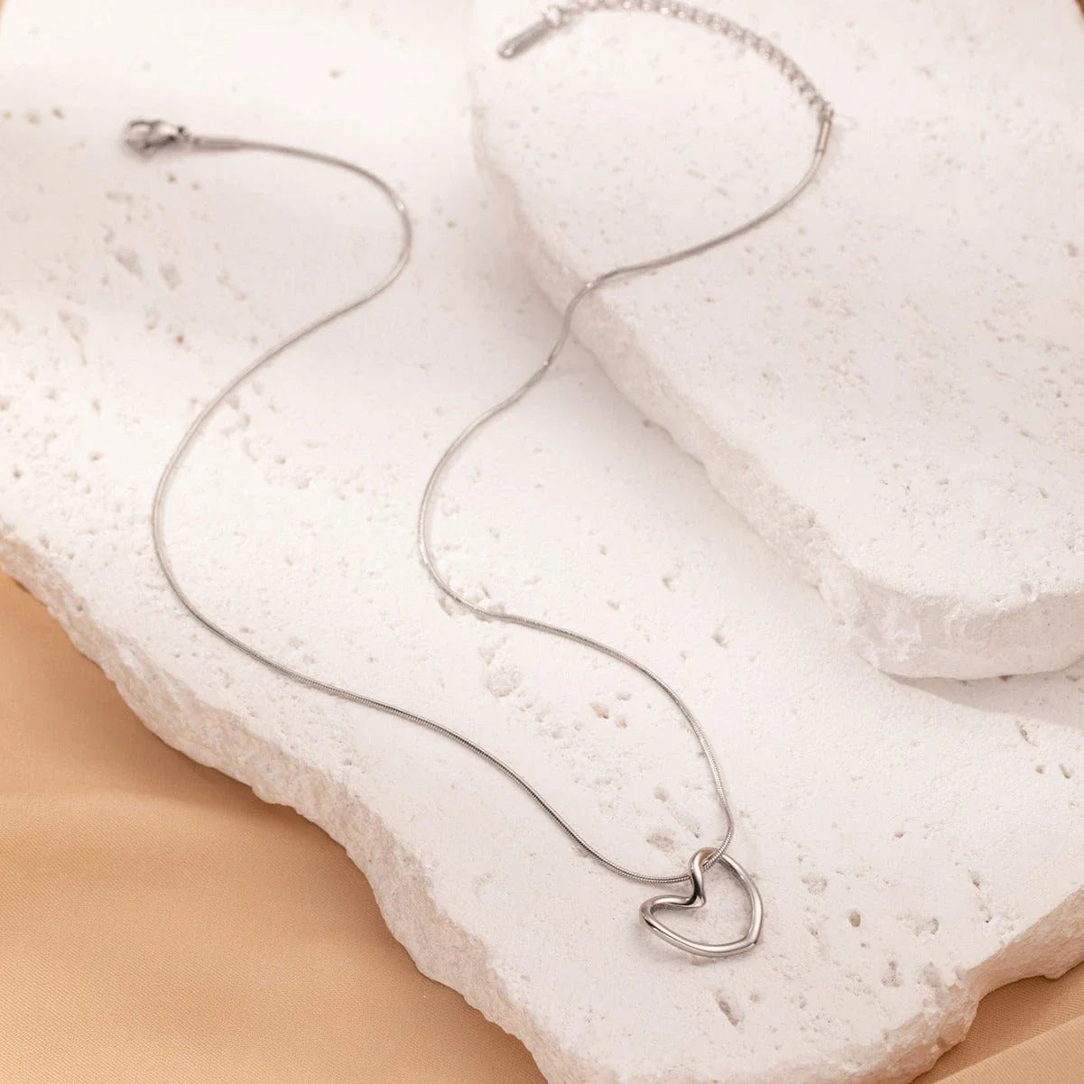 Elegant titanium steel heart pendant necklace with adjustable chain in gold and silver colors