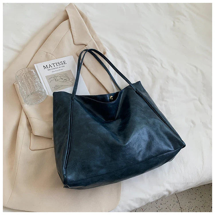 Premium faux leather shoulder bag in a variety of chic colors for autumn and winter fashion